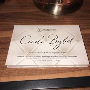 LE- Carli Bybel eyeshadow palette